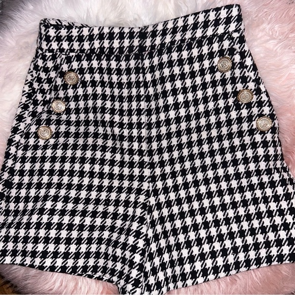 Houndstooth High-Waisted Women Shorts - Picture 2 of 3